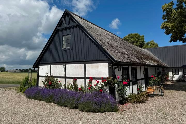 Möblerat 2 rok på skånegård nära Ystad