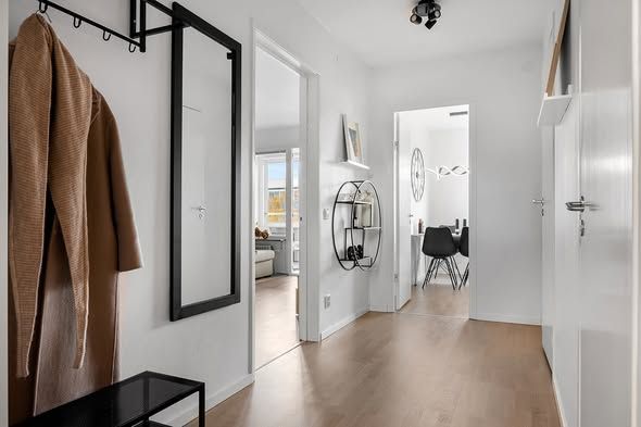 Ljus 1 rok i Östergård med balkong