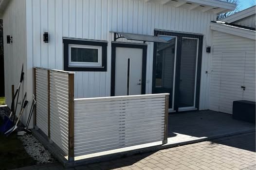 Nybyggt minihus i Glömsta – allt ingår!