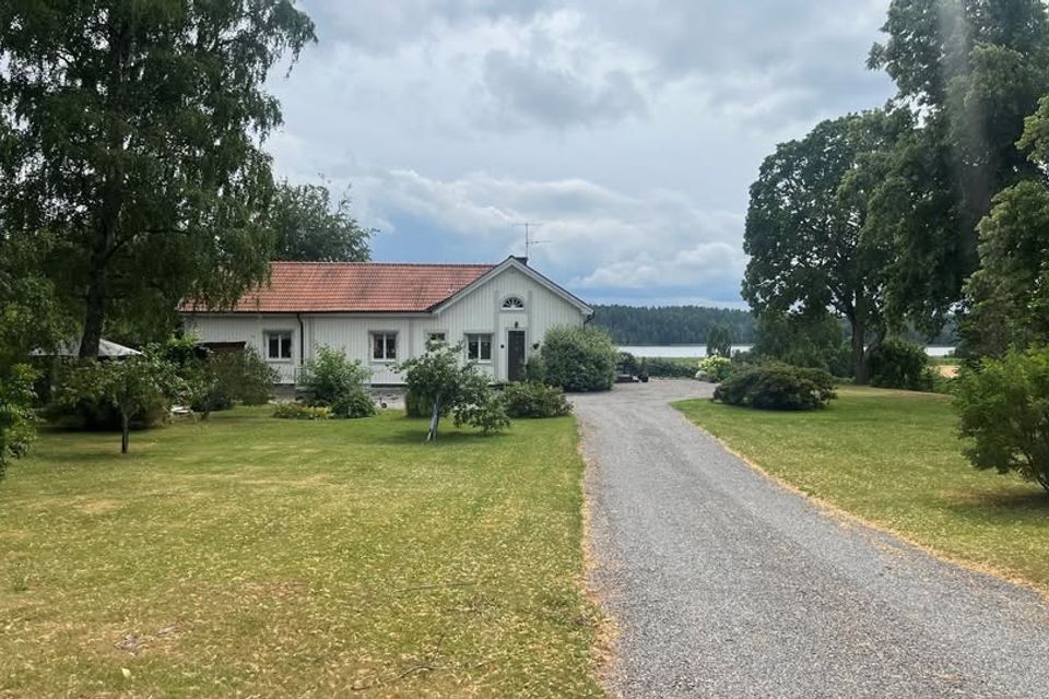 Stor villa med sjöutsikt på Selaön