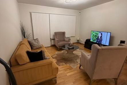 Ljus och möblerad 2:a i Väsby markplan