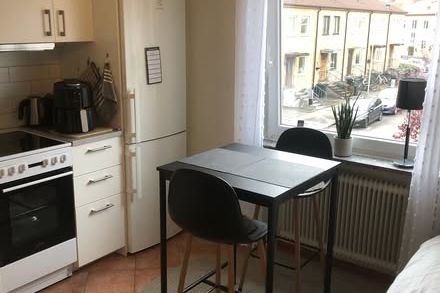 Fräsch 1:a på Frögatan – perfekt för 1