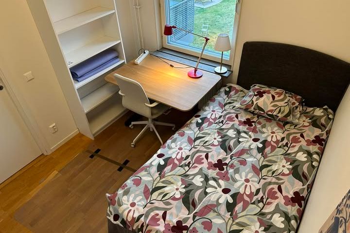 Rum i lugna Sollentuna, nära SU
