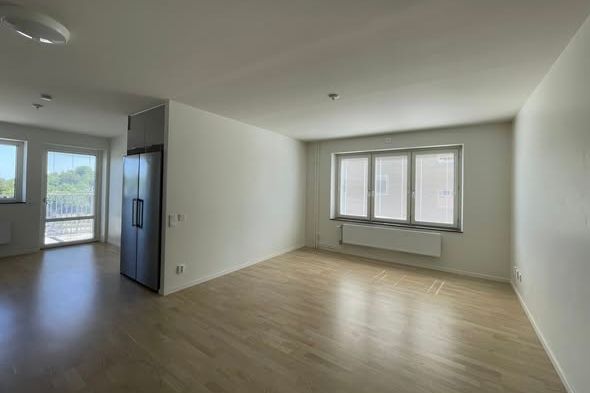 Hörnlägenhet med ljus & balkong i Gottsunda