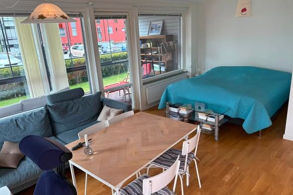 Modern 1:a med inglasad balkong i Skoghall