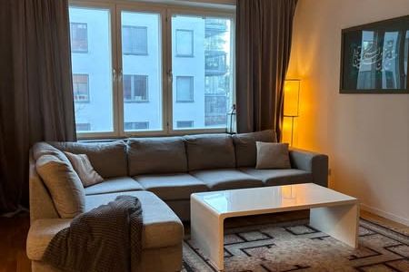 Modern 2:a med balkong och garage i Täby