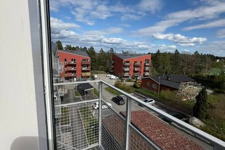 Loftstudio med balkong i Hässelby