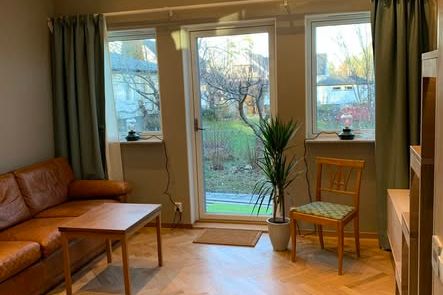 Modernt attefallshus nära hav & city