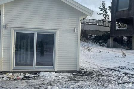 Nybyggt attefallshus nära city med allt inkl