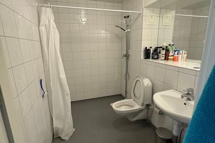 Fullt möblerad studio nära Ångström