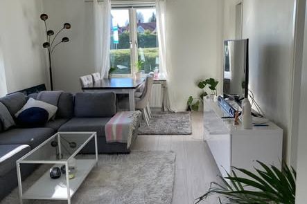 Ljus 2:a med trädgård i lugna Växjö