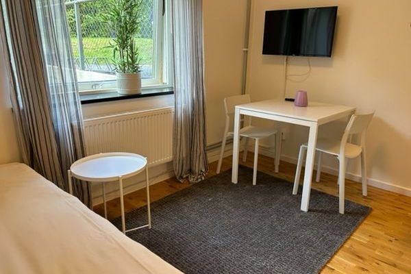 Möblerad 1:a i Salem – Nära Stockholm