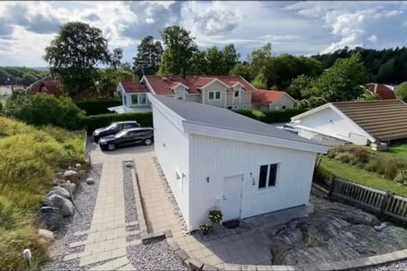 Möblerad lägenhet på Ekerö nära bad