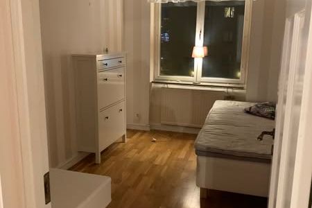 Möblerat rum uthyres i Solna centrum