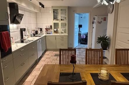 Mysigt hus i Stångby uthyres till 1/5