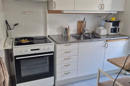 Nyrenoverad möblerad lägenhet i Årsta