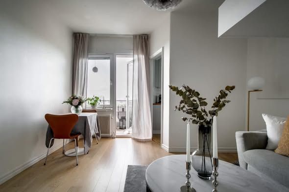 Ljus 1:a m. balkong vid Gullmarsplan