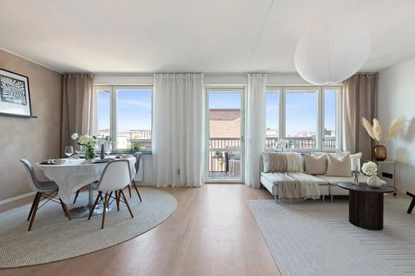 Ljus 2:a med balkong i Solna, nära city