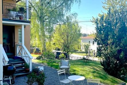 Nyrenoverad 1:a med uteplats i Flysta