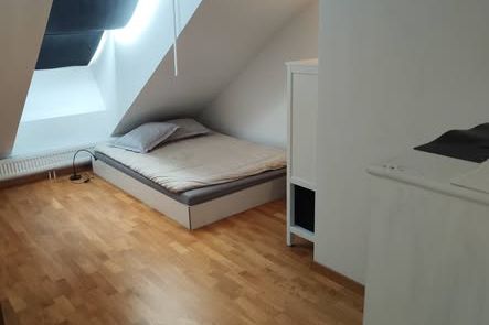 Möblerat rum vid Mimmi Ekholms plats