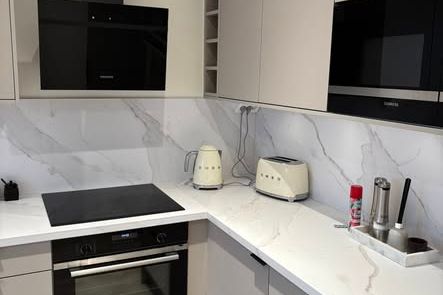 Nyrenoverad 2:a i Solna med utsikt