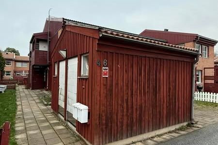Familjevänligt radhus i Tumba nära natur