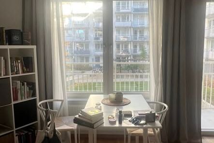 Möblerad 1:a med balkong mitt i stan