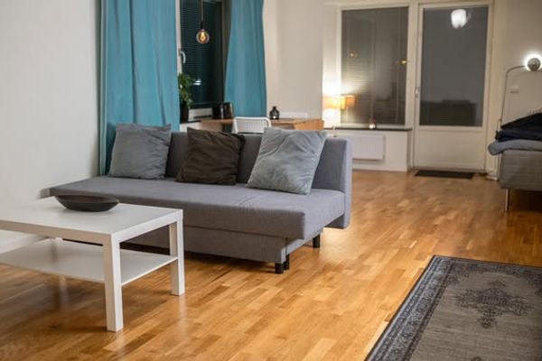 Fräsch 1:a med stor balkong i Vällingby
