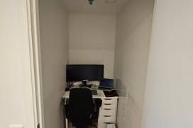 Modern 1 rok nära pendeln i Rönninge