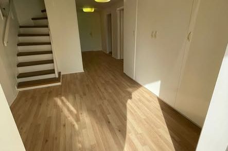 TREVLIGT HUS I GLÖMSTA MED TOMT