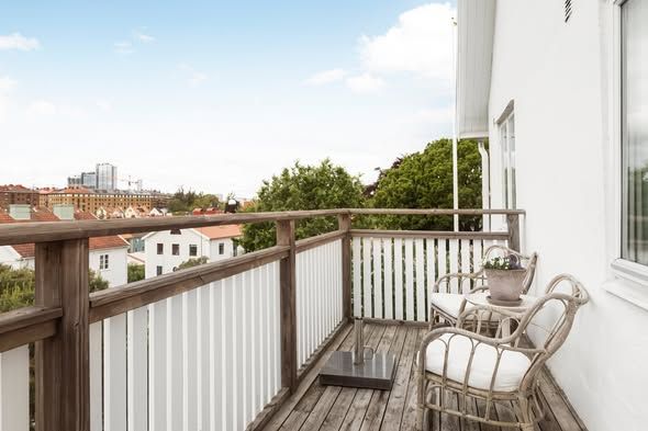 Ljus 3:a i villa med terrass & balkong