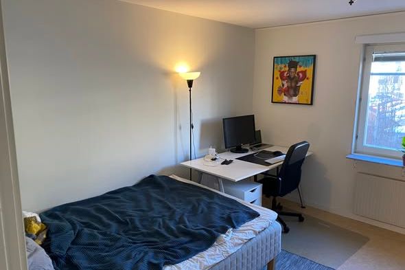 Central 1:a med parkering – möblerad