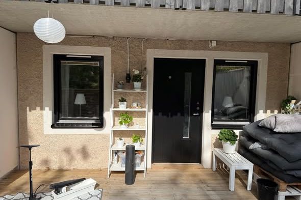 Renoverad uthyrningsdel med terrass