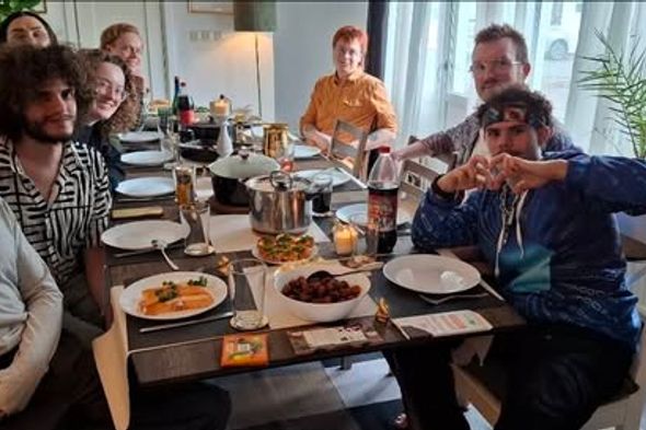 Rum i villa med pool – Häggvik