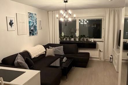 Möblerad 1:a nära pendeln i Häggvik