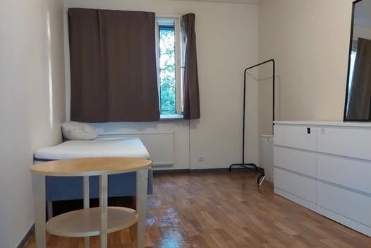 Möblerat rum i Bredäng nära T-bana