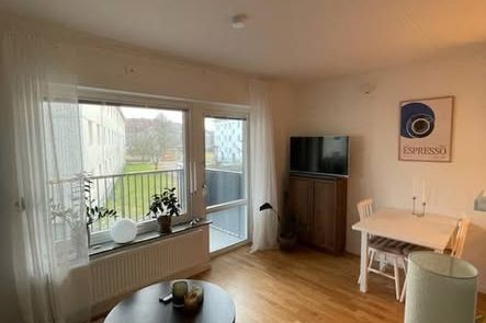 Modern 1:a med balkong i Lundby