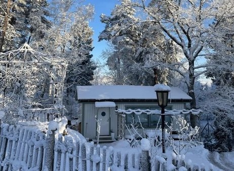 Attefallshus i Tullinge med terrass