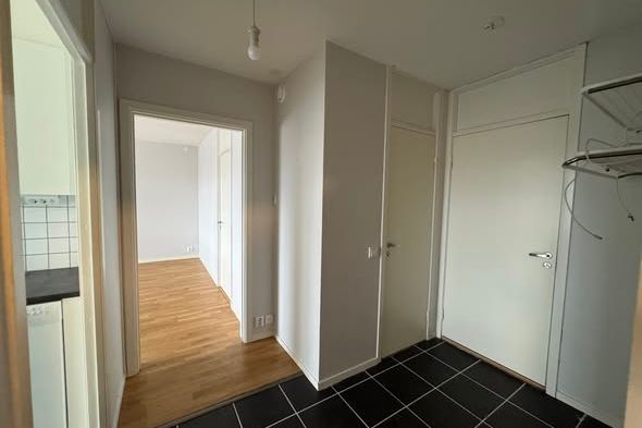 Renoverad 2 rok med inglasad balkong