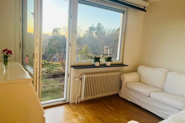 Mysig 2,5:a med solig uteplats i Nacka