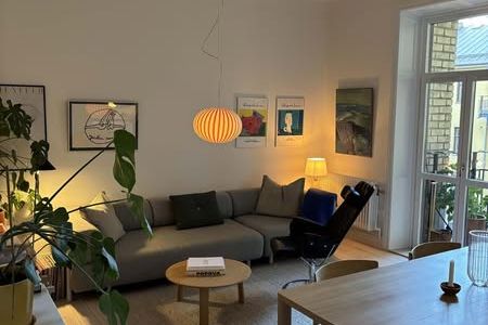 Charmig 2:a med balkong på Södermalm