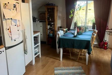 Charmig vindsvåning nära Högskolan