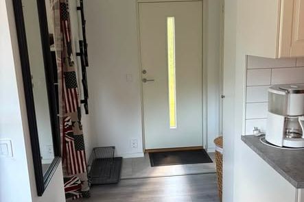 Möblerat attefallshus nära Uppsala