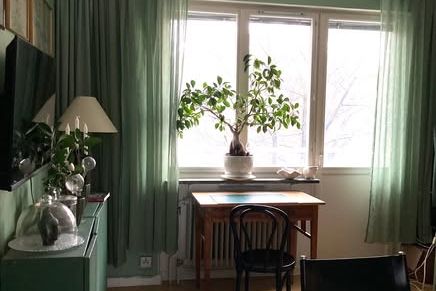 Ljus 2:a med balkong i Midsommarkransen