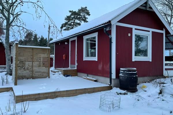 Mysigt lantboende nära Uppsala med altan