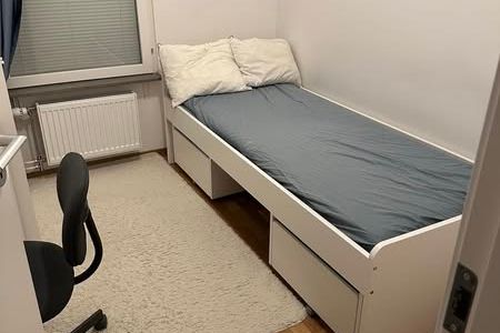 Möblerat rum med egen toalett i Sumpan
