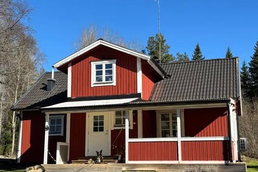 Charmigt lantligt hus i Almunge