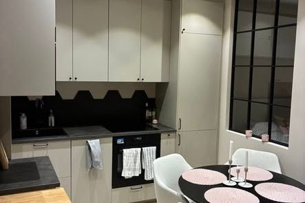 Nyrenoverad 2:a med balkong i centrum