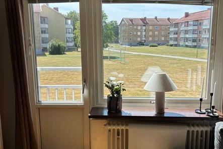 Möblerad 1:a i Skälby med parkering