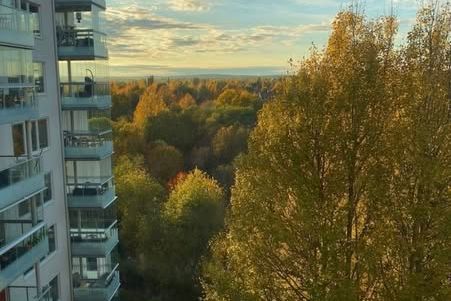 Ny 2:a med älvutsikt & inglasad balkong